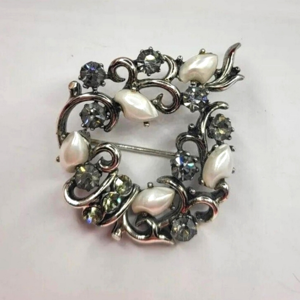 "Lisner" Signed Wrapped Rhinestone Silver Tone Br… - image 1